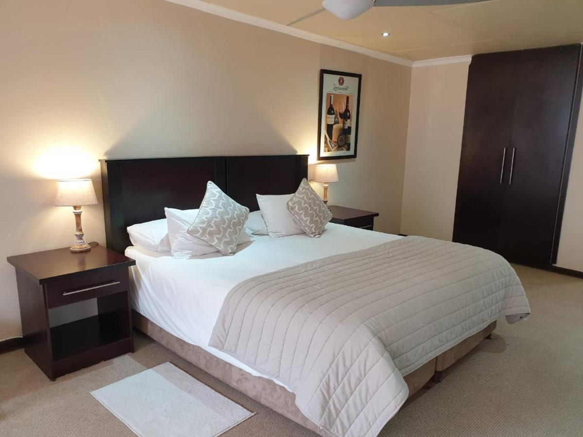 The Lazy Grape Guest Lodge & Spa Benoni Exterior foto