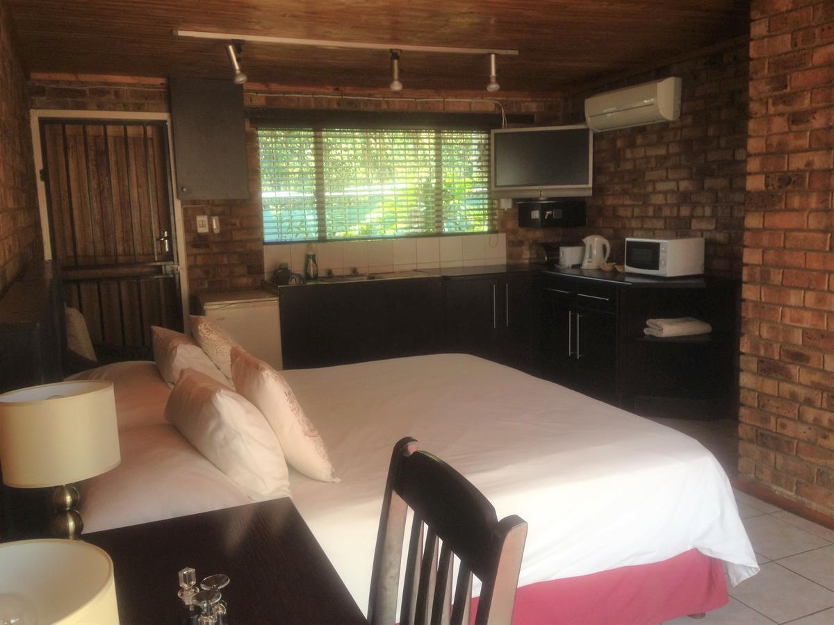 The Lazy Grape Guest Lodge & Spa Benoni Exterior foto