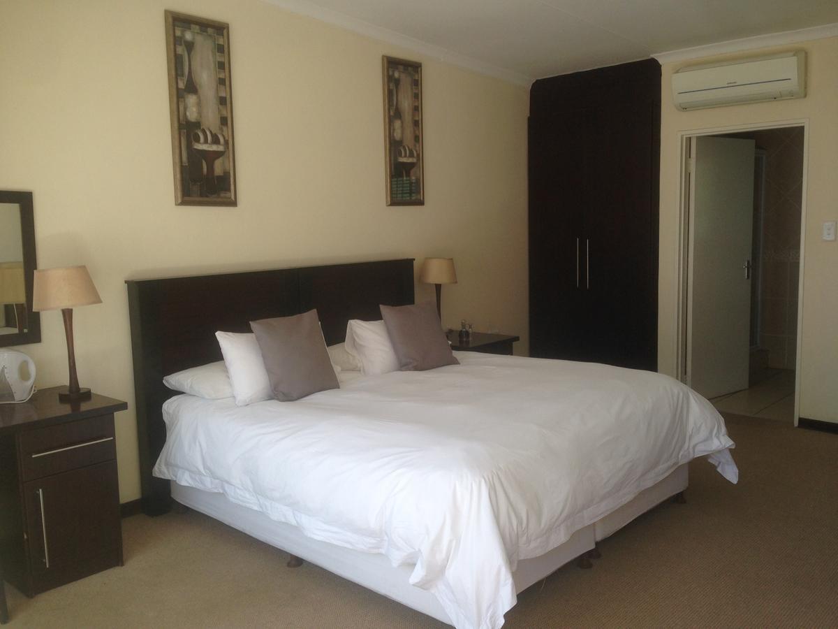 The Lazy Grape Guest Lodge & Spa Benoni Exterior foto