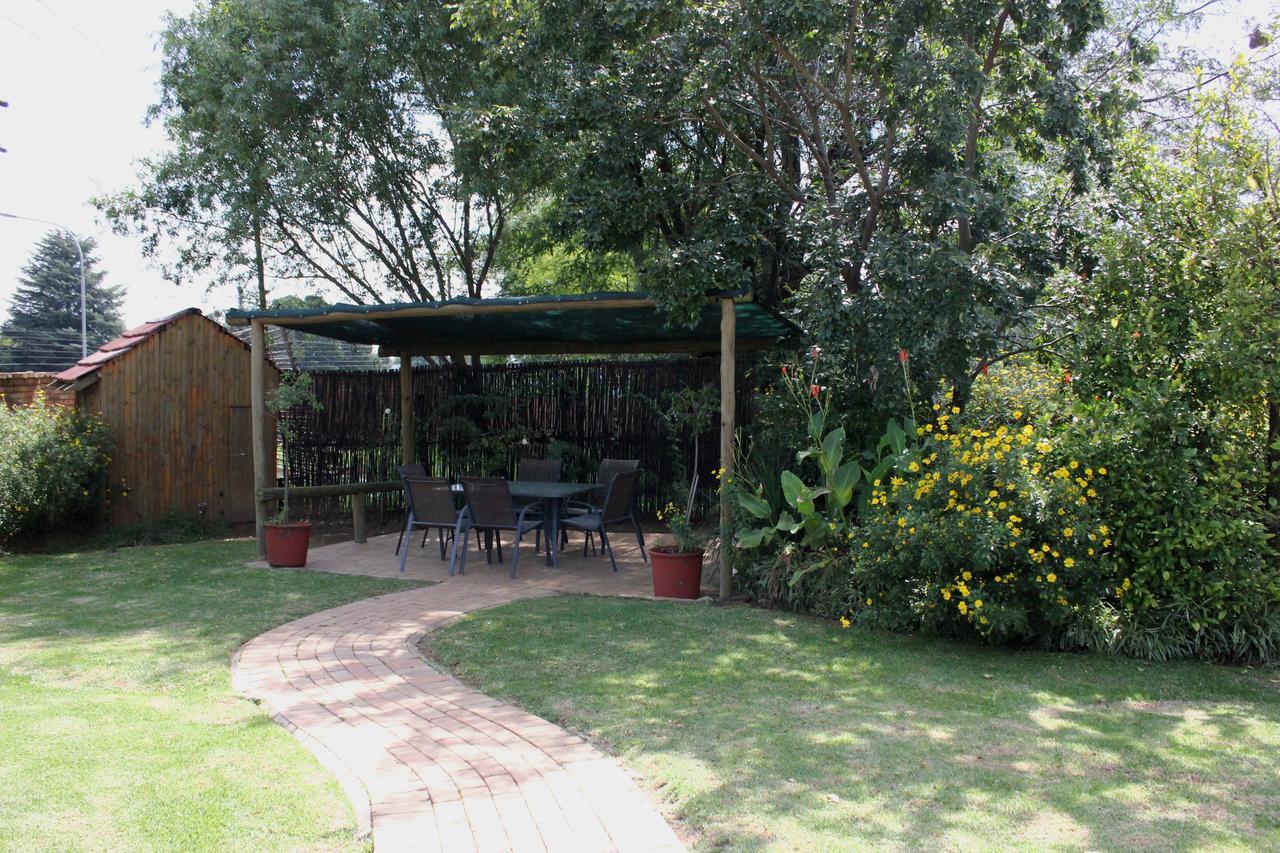 The Lazy Grape Guest Lodge & Spa Benoni Exterior foto