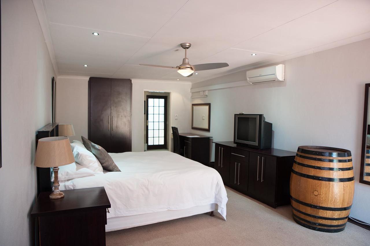 The Lazy Grape Guest Lodge & Spa Benoni Exterior foto