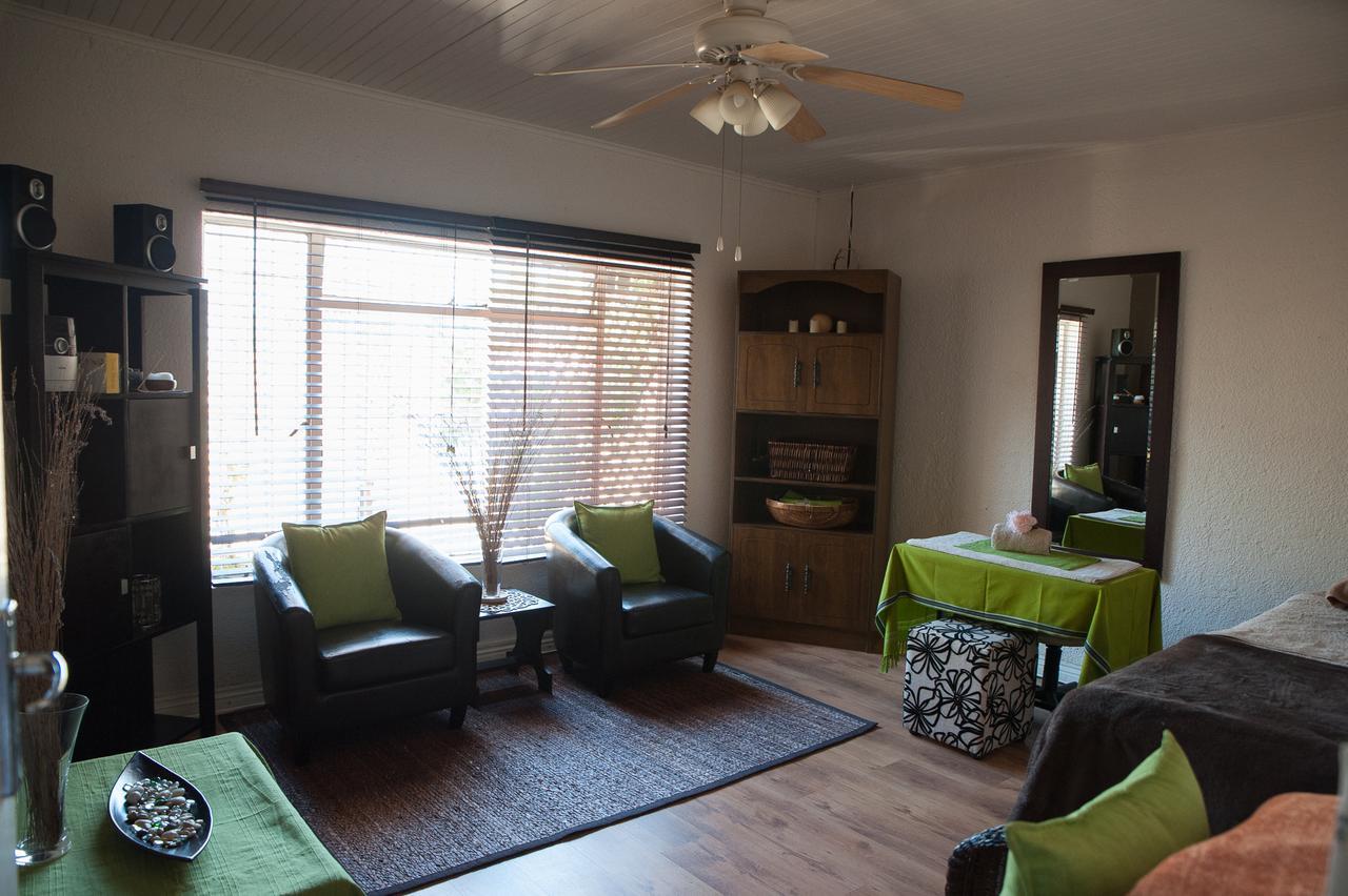 The Lazy Grape Guest Lodge & Spa Benoni Exterior foto